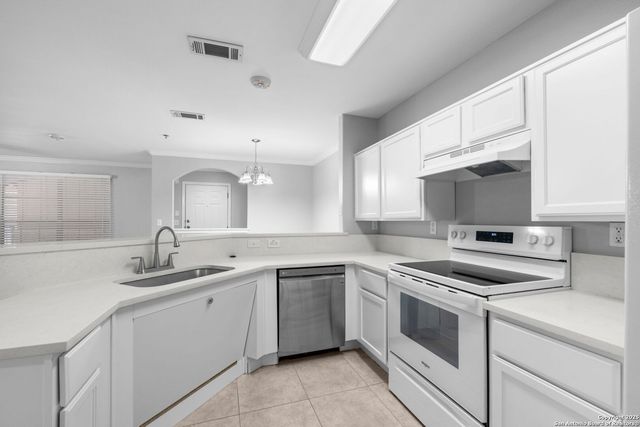 7323 Snowden Rd Apt 1101, San Antonio, TX 78240