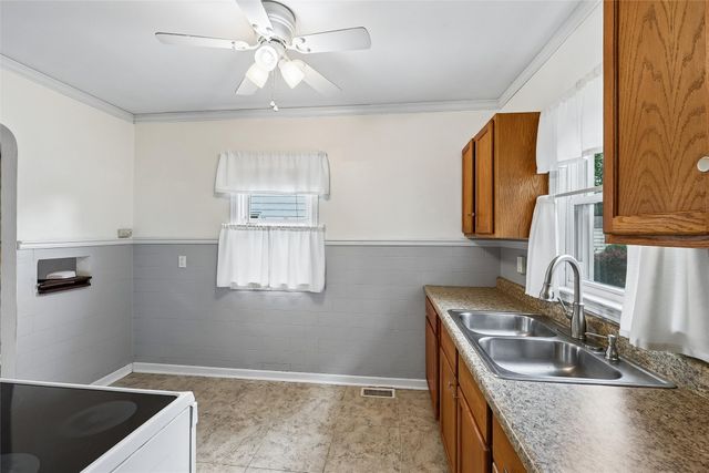 5711 Ovid Avenue, Des Moines, IA 50310