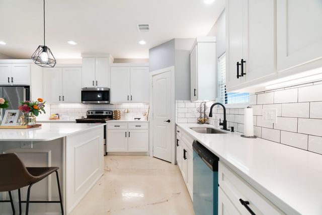 725 Daniel Street, Blossom, TX 75416