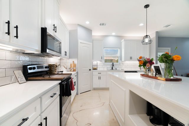 725 Daniel Street, Blossom, TX 75416