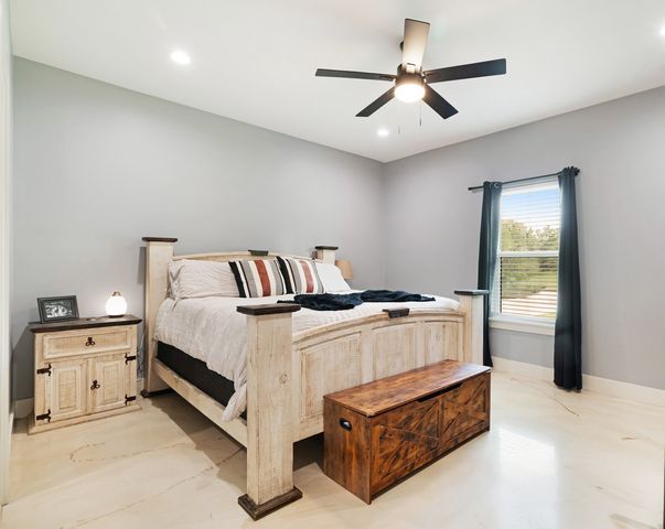 725 Daniel Street, Blossom, TX 75416