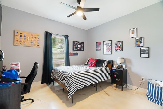 725 Daniel Street, Blossom, TX 75416