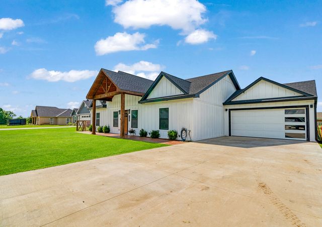 725 Daniel Street, Blossom, TX 75416