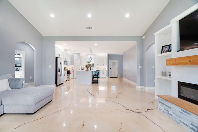 725 Daniel Street, Blossom, TX 75416