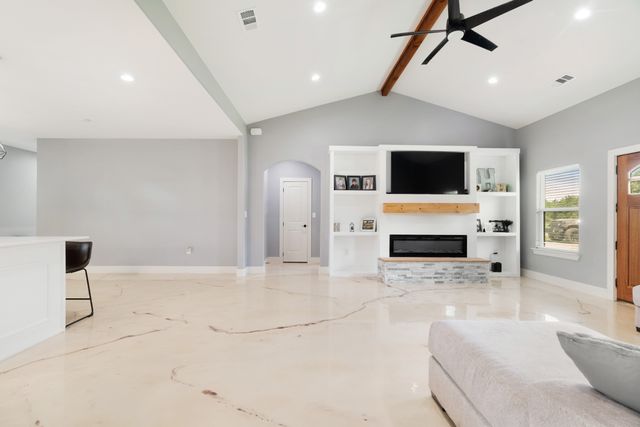 725 Daniel Street, Blossom, TX 75416