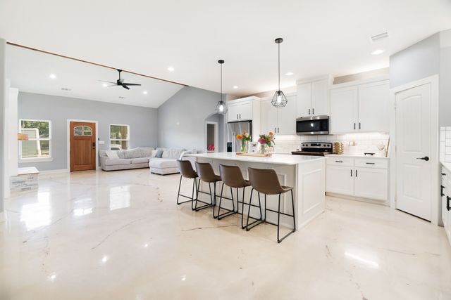 725 Daniel Street, Blossom, TX 75416