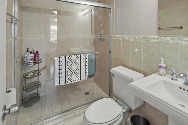 2936 Lake Shore Drive 310, Riviera Beach, FL 33404