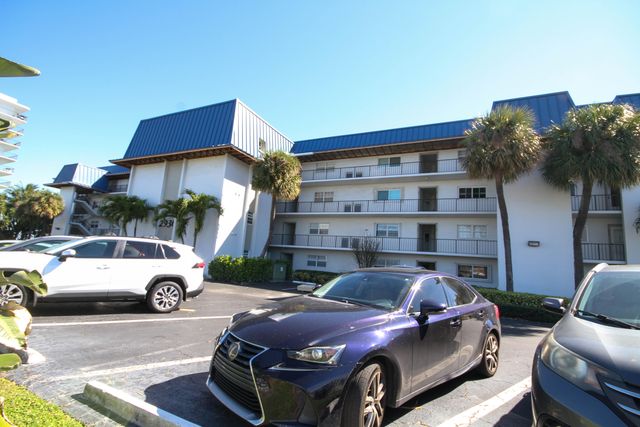 2936 Lake Shore Drive 310, Riviera Beach, FL 33404