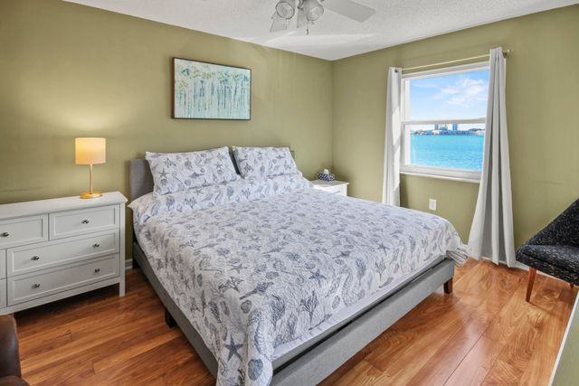 2936 Lake Shore Drive 310, Riviera Beach, FL 33404