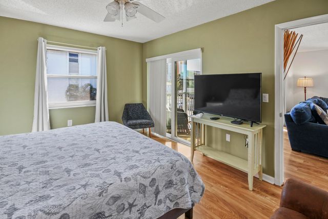 2936 Lake Shore Drive 310, Riviera Beach, FL 33404