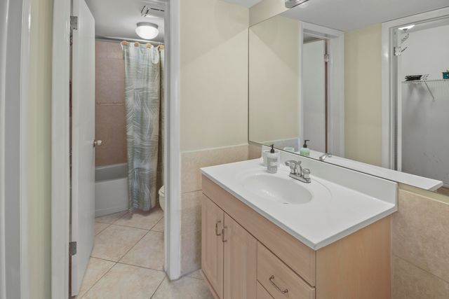 2936 Lake Shore Drive 310, Riviera Beach, FL 33404