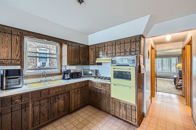 5443 S Nottingham Avenue, Chicago, IL 60638