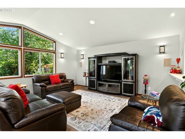 17410 SCHALIT Way, Lake Oswego, OR 97035