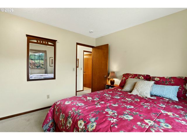 17410 SCHALIT Way, Lake Oswego, OR 97035