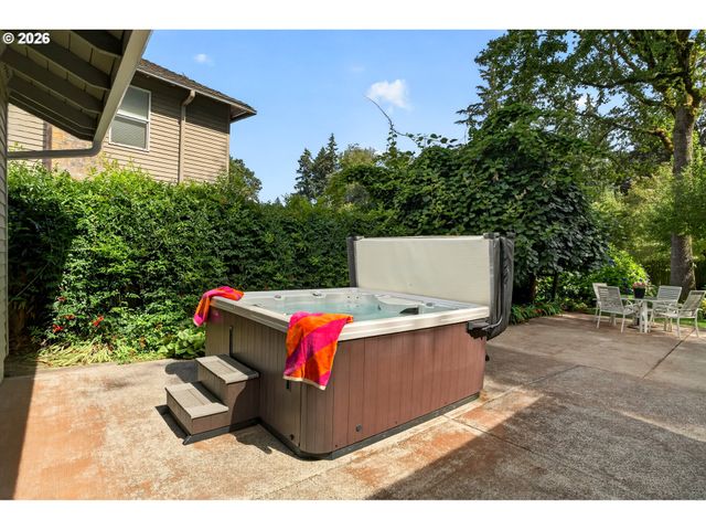 17410 SCHALIT Way, Lake Oswego, OR 97035