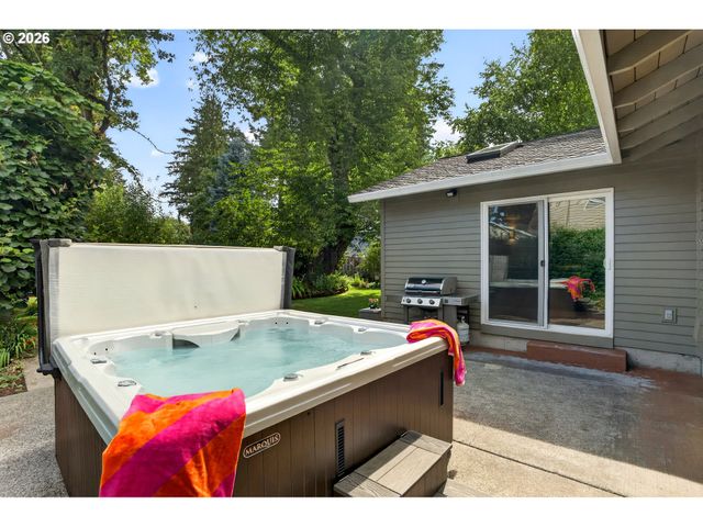 17410 SCHALIT Way, Lake Oswego, OR 97035