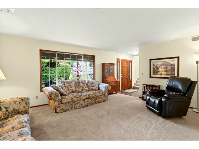 17410 SCHALIT Way, Lake Oswego, OR 97035