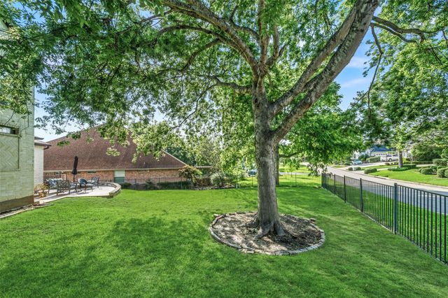 2 Brookgreen Circle N, Montgomery, TX 77356