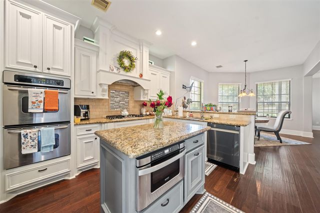 2 Brookgreen Circle N, Montgomery, TX 77356