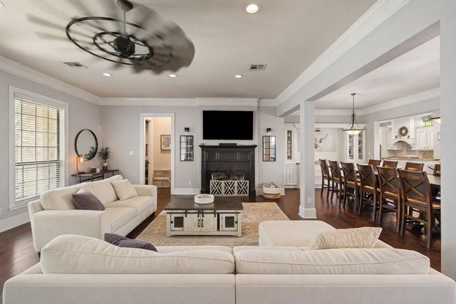 2 Brookgreen Circle N, Montgomery, TX 77356
