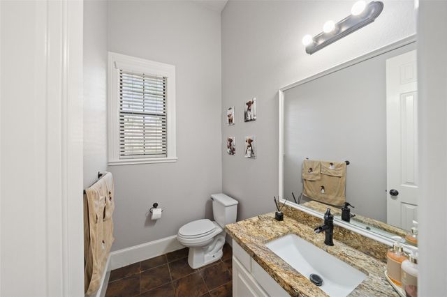 2 Brookgreen Circle N, Montgomery, TX 77356