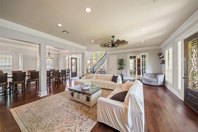 2 Brookgreen Circle N, Montgomery, TX 77356