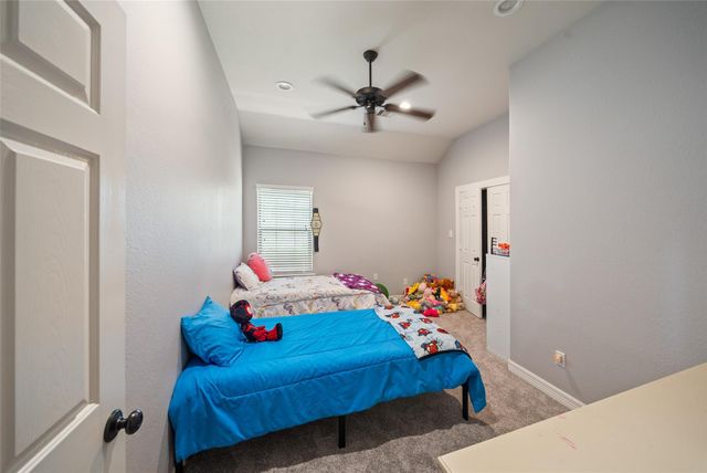 2 Brookgreen Circle N, Montgomery, TX 77356