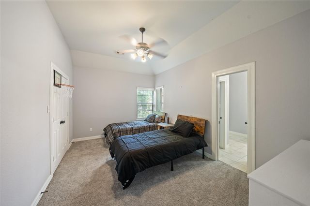 2 Brookgreen Circle N, Montgomery, TX 77356