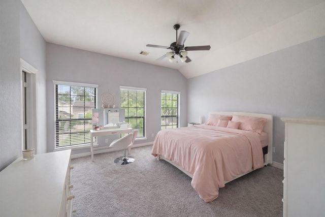 2 Brookgreen Circle N, Montgomery, TX 77356