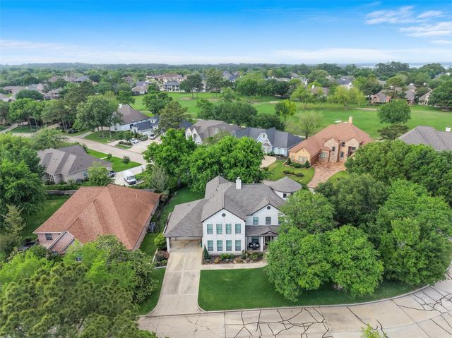 2 Brookgreen Circle N, Montgomery, TX 77356