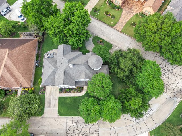 2 Brookgreen Circle N, Montgomery, TX 77356