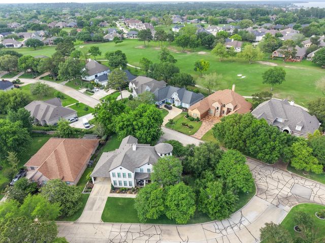 2 Brookgreen Circle N, Montgomery, TX 77356