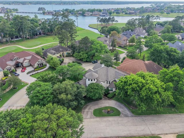 2 Brookgreen Circle N, Montgomery, TX 77356