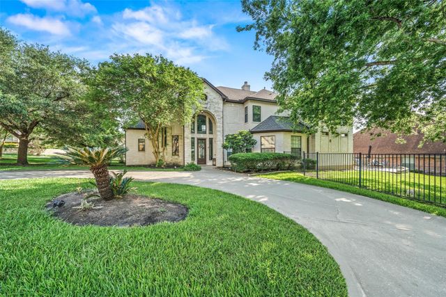 2 Brookgreen Circle N, Montgomery, TX 77356