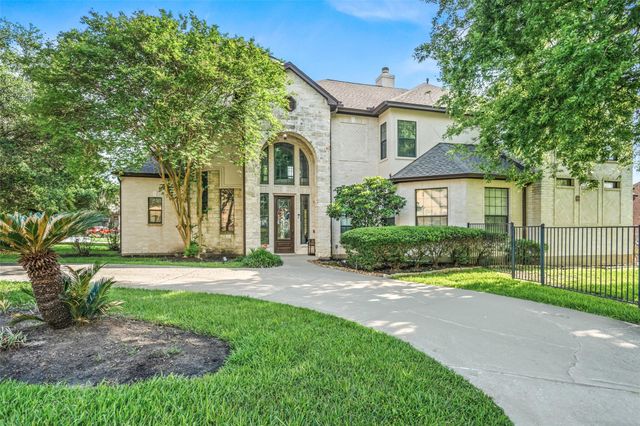 2 Brookgreen Circle N, Montgomery, TX 77356