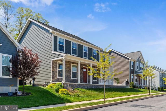 2425 HAWTHORNE DR, Harrisburg, PA 17110