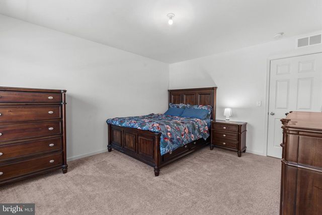 2425 HAWTHORNE DR, Harrisburg, PA 17110