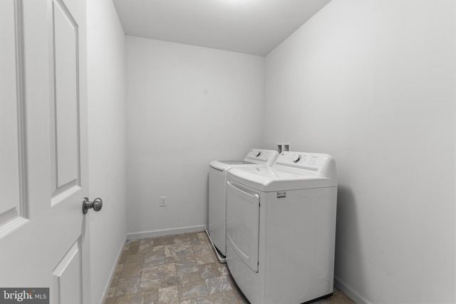 2425 HAWTHORNE DR, Harrisburg, PA 17110