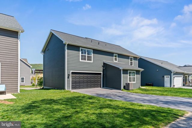 2425 HAWTHORNE DR, Harrisburg, PA 17110