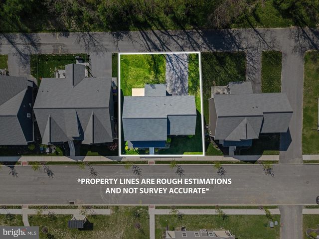 2425 HAWTHORNE DR, Harrisburg, PA 17110