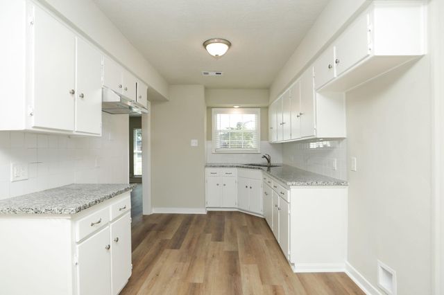 631 Edgebrook Drive, Houston, TX 77034