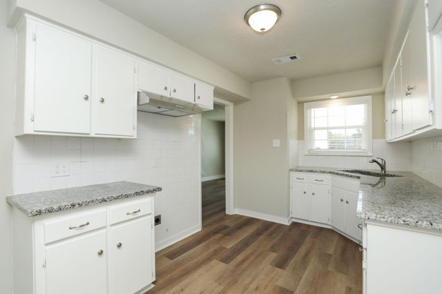 631 Edgebrook Drive, Houston, TX 77034