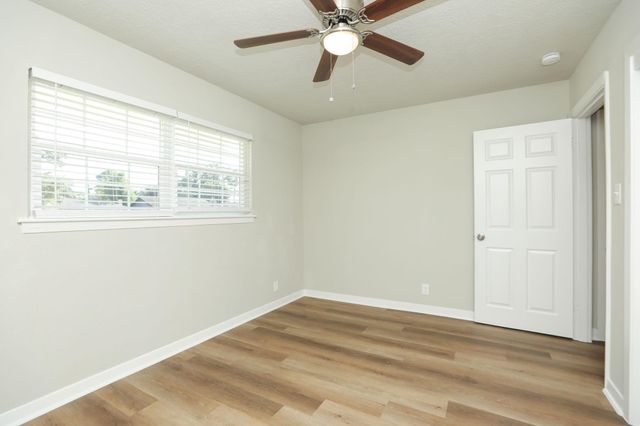631 Edgebrook Drive, Houston, TX 77034
