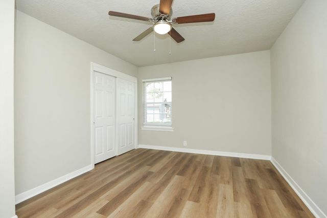 631 Edgebrook Drive, Houston, TX 77034