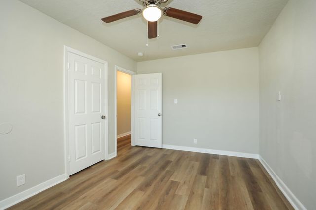 631 Edgebrook Drive, Houston, TX 77034