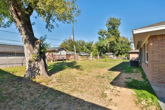631 Edgebrook Drive, Houston, TX 77034