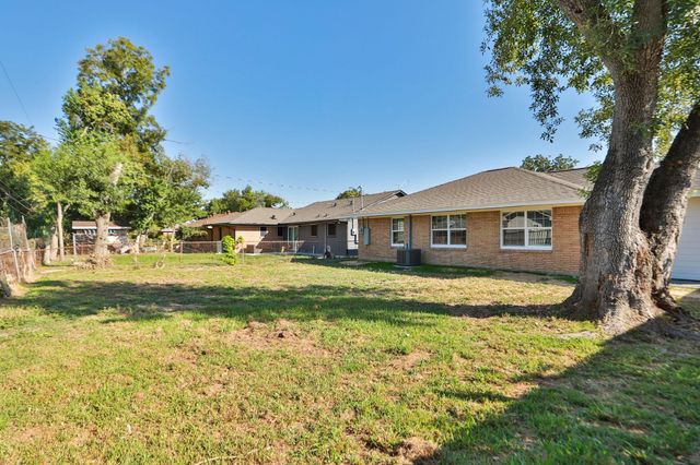 631 Edgebrook Drive, Houston, TX 77034