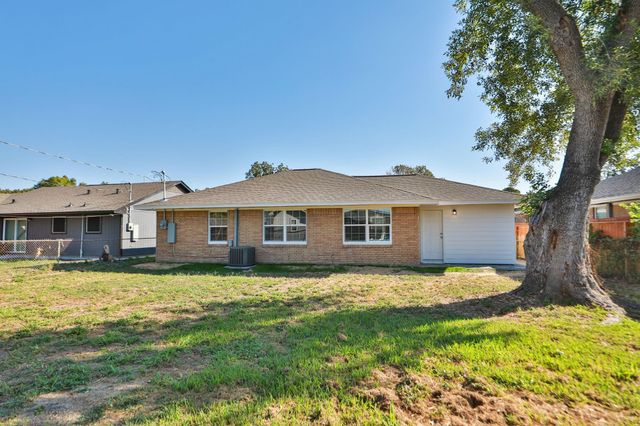 631 Edgebrook Drive, Houston, TX 77034