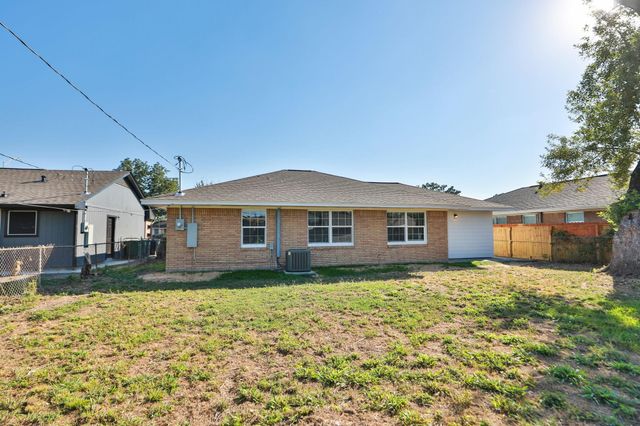 631 Edgebrook Drive, Houston, TX 77034