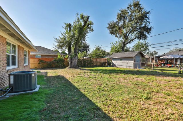 631 Edgebrook Drive, Houston, TX 77034
